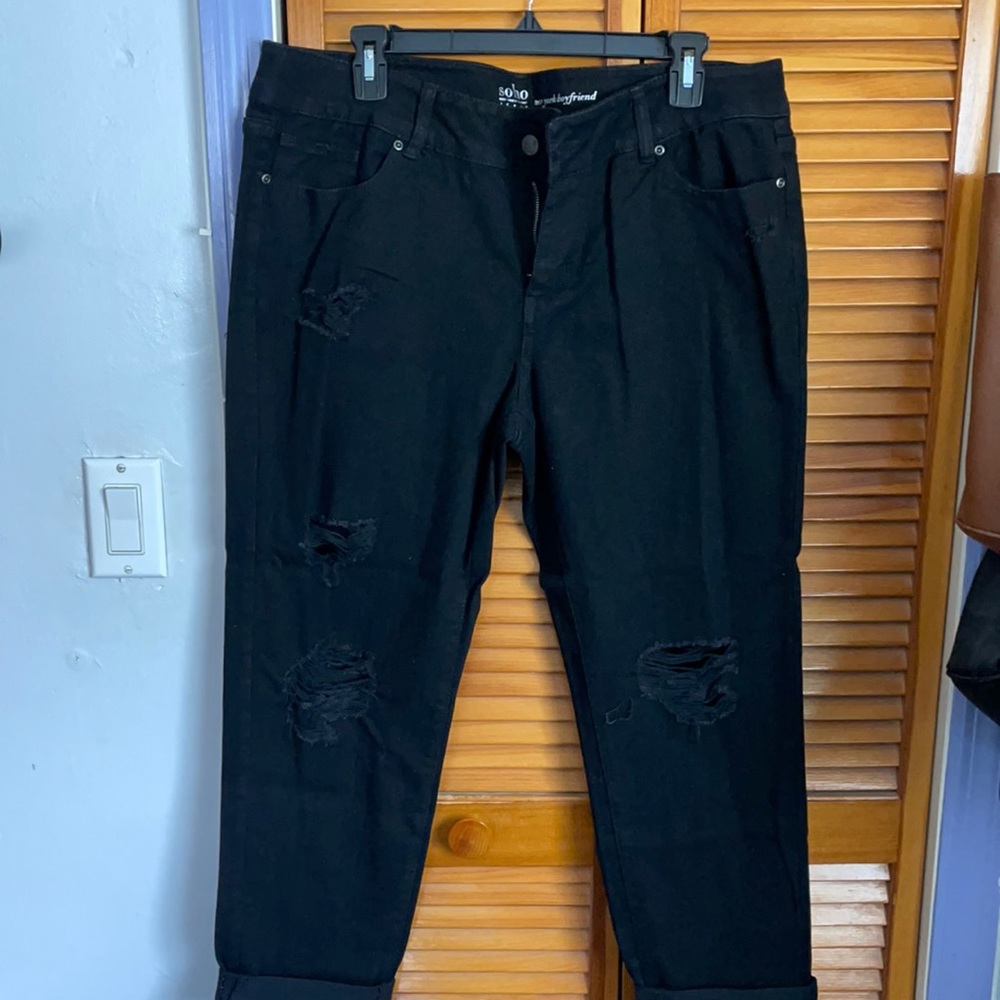SOHO New York and Company Black Distressed Jeans